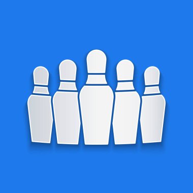Kağıt kesikli bovling pin simgesi mavi arkaplanda izole edilmiş. Kağıt sanatı tarzı. Vektör.