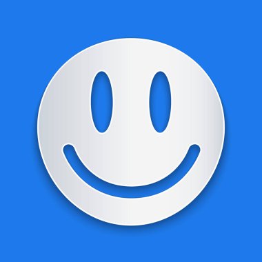 Kağıt kesiği. Mavi arka planda gülen yüz simgesi var. Gülümseyen ifade. Mutlu gülümseme sohbet sembolleri. Kağıt sanatı tarzı. Vektör.