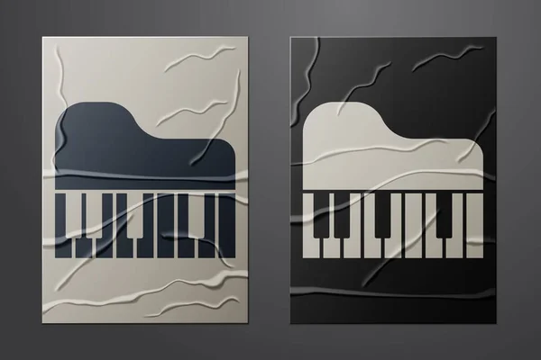 ホワイトグランドピアノのアイコンは 折り目のついた紙の背景に隔離されています 紙のアートスタイル ベクトル — ストックベクタ