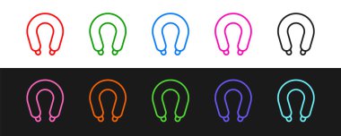 Sausage simgesini siyah ve beyaz arkaplanda izole et. Izgara sosis ve aroma işareti. Vektör.