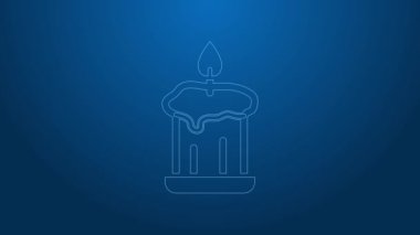 Mavi arkaplanda beyaz çizgi yanan mum ikonu izole edilmiş. Eski moda yanan mum. Silindirik mum çubuğu ve yanan ateş. 4K Video hareketli grafik canlandırması