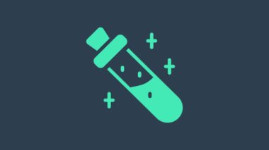 Mavi arkaplanda ikon izole edilmiş turkuaz şişe. Sihirli iksirli matara. 4K Video hareketli grafik canlandırması