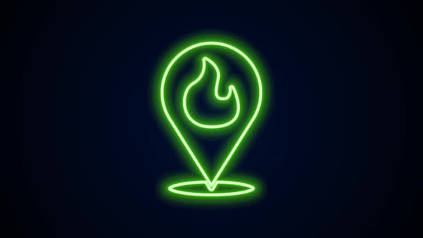 Gloeiende neon lijn Kaartaanwijzer met vuur vlam pictogram geïsoleerd op zwarte achtergrond. Brand in de buurt. 4K Video motion grafische animatie — Stockvideo
