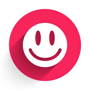 Beyaz Gülümseyen Yüz simgesi uzun gölgelerle izole edilmiş. Gülümseyen ifade. Mutlu gülümseme sohbet sembolleri. Kırmızı daire düğmesi. Vektör.