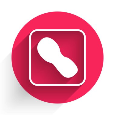 Beyaz insan ayak izleri uzun gölgeli bir ayakkabı ikonu. Ayakkabı tabanı. Kırmızı daire düğmesi. Vektör.