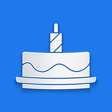 Kağıt kesiği Kek, mavi arkaplanda yanan mum simgesi var. Doğum günün kutlu olsun. Kağıt sanatı tarzı. Vektör.