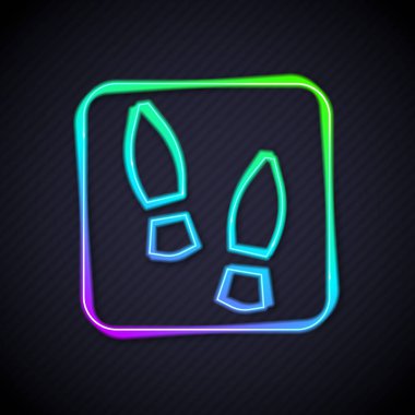 Parlayan neon çizgisi insan ayak izi ayakkabı ikonu siyah arkaplanda izole edildi. Ayakkabı tabanı. Vektör.