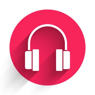 Uzun gölgeli beyaz kulaklık simgesi. Kulaklıklar. Müzik, hizmet, iletişim ve operatör konsepti. Kırmızı daire düğmesi. Vektör.