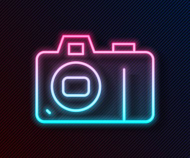 Parlayan neon hattı fotoğraf makinesi simgesi siyah arkaplanda izole edildi. Fotoğraf makinesi simgesi. Vektör.