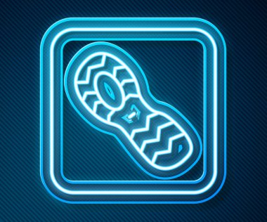 Parlayan neon çizgisi. Mavi arka planda izole edilmiş insan ayak izi ikonu. Ayakkabı tabanı. Vektör.