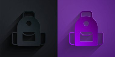 Kağıt kesiği okul sırt çantası simgesi mor arka planda siyah üzerine izole edilmiş. Kağıt sanatı tarzı. Vektör.