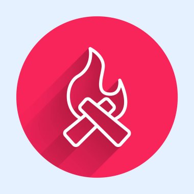 Beyaz çizgi kamp ateşi ikonu uzun gölgeli izole edilmiş. Odunla yanan şenlik ateşi. Kırmızı daire düğmesi. Vektör.
