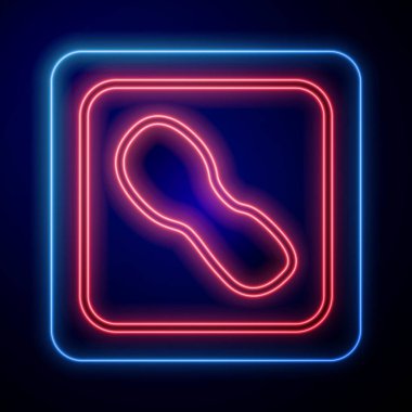 Parlayan neon insan ayak izleri siyah arka planda izole edilmiş ayakkabı ikonu. Ayakkabı tabanı. Vektör.