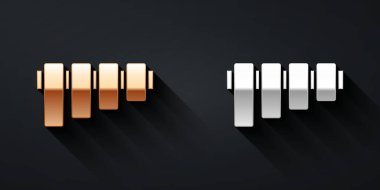 Siyah arka planda altın ve gümüş Pan flüt ikonu izole edildi. Geleneksel Peru müzik aleti. Peru, Bolivya ve Meksika 'dan halk enstrümanı. Uzun gölge tarzı. Vektör.