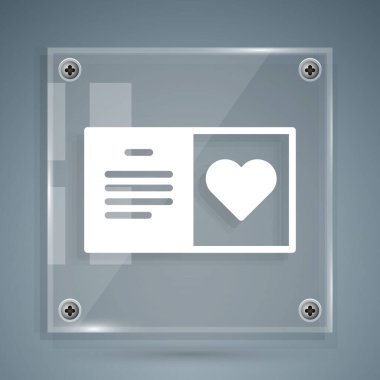 Beyaz Sevgililer Günü parti broşürleri gri arka planda izole edilmiş. Kutlama için davetiye ya da tebrik kartı şablonu. Kare cam paneller. Vektör.