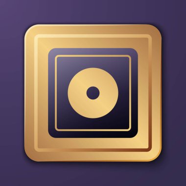 Mor arka planda izole edilmiş mor bilardo tebeşiri ikonu. Bilardo ıstakası için tebeşir bloğu. Altın kare düğme. Vektör.