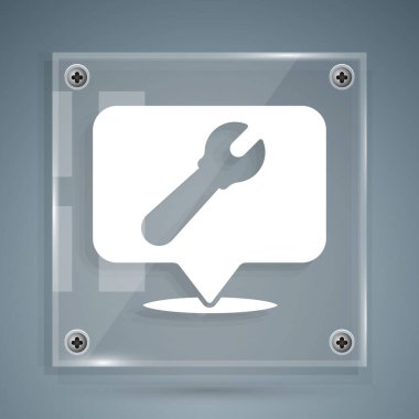 Gri arkaplanda İngiliz anahtarı simgesi olan beyaz konum. Ayarlama, servis, ayar, bakım, onarım, onarım. Kare cam paneller. Vektör İllüstrasyonu.