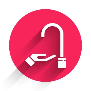 Sabun ikonu ve uzun gölgeli beyaz yıkama elleri. Virüs ve bakterileri önlemek için ellerini sabunla yıkıyorsun. Kırmızı daire düğmesi. Vektör.