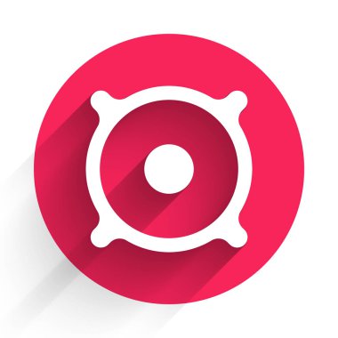 Beyaz Stereo hoparlör ikonu uzun gölgeli izole edildi. Ses sistemi hoparlörleri. Müzik ikonu. Müzikal sütun hoparlörü. Kırmızı daire düğmesi. Vektör.