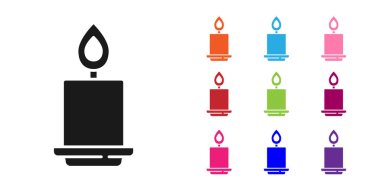 Beyaz arkaplanda siyah yanan mum simgesi izole edildi. Silindirik aromatik mum çubuğu ve yanan ateş. Mutlu Cadılar Bayramı Partisi. Simgeleri renklendirin. Vektör.