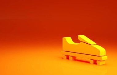 Sarı Golf ayakkabı ikonu turuncu arka planda izole edildi. Spor malzemeleri. Spor üniforması. Minimalizm kavramı. 3d illüstrasyon 3B canlandırma.