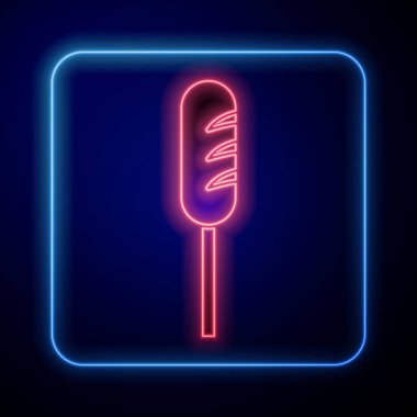 Parlayan neon rengi kızarmış sosis ikonu mavi arka planda izole edilmiş. Izgara sosis ve aroma işareti. Vektör İllüstrasyonu.