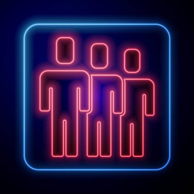 Parlayan neon kullanıcı grubu simgesi mavi arkaplanda izole edildi. Bir grup insan ikonu. İş simgesi - kullanıcı profili simgesi. Vektör.