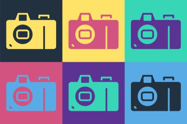 Pop Art Photo kamera simgesi renk arkaplanında izole edildi. Fotoğraf makinesi simgesi. Vektör.
