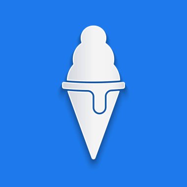 Kağıt kesiği dondurma külahında mavi arka planda izole edilmiş. Güzel sembol. Kağıt sanatı tarzı. Vektör.