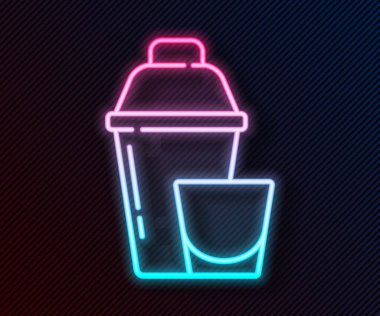 Siyah arka planda izole edilmiş kokteyl cam ikonu ile parlayan neon hattı kokteyl karıştırıcısı. Vektör.