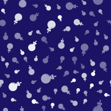 Beyaz Bomba mavi arka planda izole edilmiş ikonu patlatmaya hazır. Mutlu Cadılar Bayramı Partisi. Vektör.