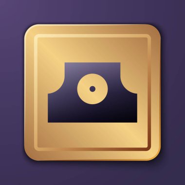 Mor püskürtme kapak simgesini mor arkaplanda izole edebilir. Altın kare düğme. Vektör.