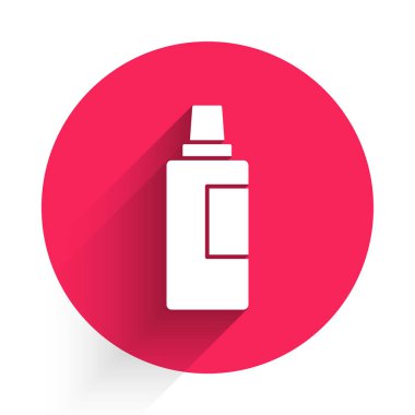 Çamaşır deterjanı, çamaşır suyu, bulaşık deterjanı ya da uzun gölgeli başka bir temizlik ikonu için beyaz plastik şişe. Kırmızı daire düğmesi. Vektör.
