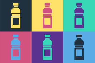 Renkli arka planda izole edilmiş bir şişe su ikonu. Soda su içme tabelası. Vektör.