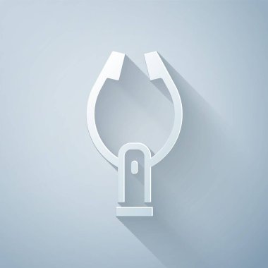 Kağıt kesiği Et maşası simgesi gri arkaplanda izole edilmiş. Barbekü maşası imzası. Barbekü ve ızgara aleti. Kağıt sanatı tarzı. Vektör.