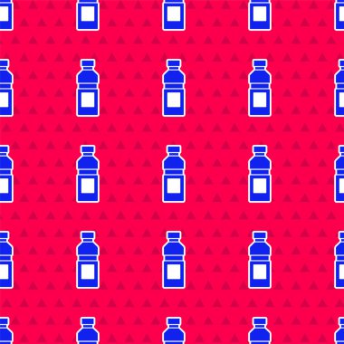 Mavi su ikonu şişesi kırmızı arkaplanda izole edilmiş pürüzsüz desen. Soda su içme tabelası. Vektör.