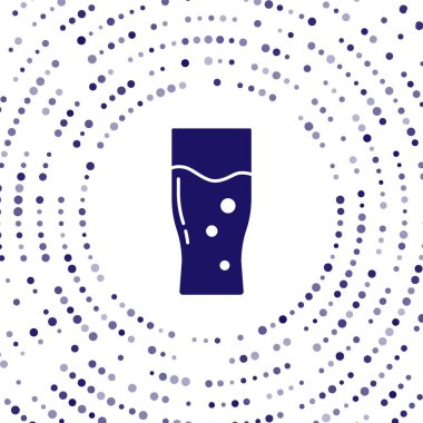 Beyaz arka planda izole edilmiş mavi bardak bira ikonu. Soyut çember rastgele noktalar. Vektör.