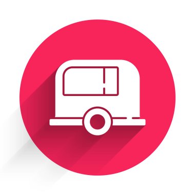 Beyaz Karavan Kamp ikonu uzun gölgeli izole edilmiş. Gezici ev, karavan, yolculuk için ev karavanı. Kırmızı daire düğmesi. Vektör.