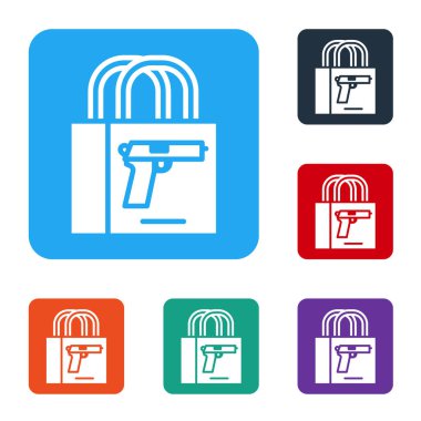Beyaz silah tabancası ikonu beyaz arka planda izole edildi. Silah satın alıyorum. Renkli kare düğmelerle simgeleri ayarla. Vektör.