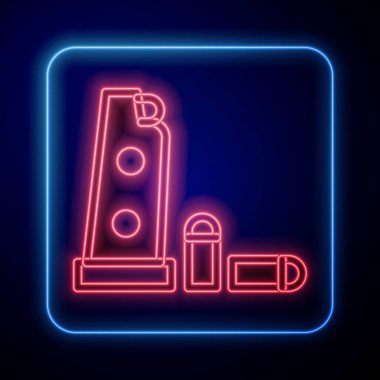 Parlayan neon silah şarjörü ve mavi arka planda izole edilmiş kurşun ikonu. Vektör.