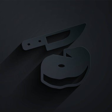 Kağıt kesiği et ve bıçak ikonu siyah arka planda izole edilmiş. Et dilimliyorum. Kağıt sanatı tarzı. Vektör.