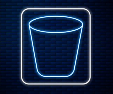 Parlayan neon hattı çöp kutusu simgesi tuğla duvar arka planında izole edildi. Çöp kutusu tabelası. Sepet simgesini geri dönüştür. Ofis çöpü ikonu. Vektör İllüstrasyonu.