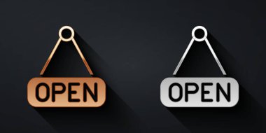 Siyah arka planda izole edilmiş açık metin kapı simgesi olan altın ve gümüş asma işareti. Uzun gölge tarzı. Vektör.