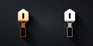 Altın ve gümüş kürek simgesi siyah arkaplanda izole edilmiş. Bahçe aletleri. Bahçecilik, tarım, çiftçilik aleti. Uzun gölge tarzı. Vektör.