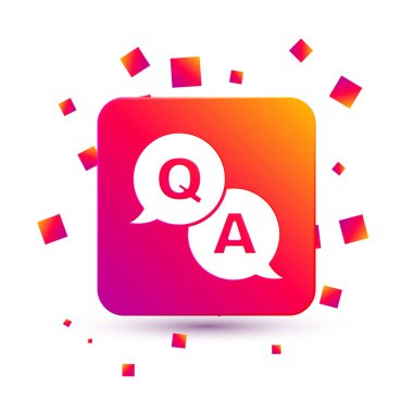 Beyaz arkaplanda Soru ve Yanıt simgesinin izole edildiği beyaz konuşma balonları. Q ve A sembolü. SSS işareti. Konuşma balonu ve çizelgesi. Kare renk düğmesi. Vektör.