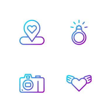 Sabit çizgili kanatlı kalp, fotoğraf makinesi, konum kalbi ve elmas nişan yüzüğü. Renk simgeleri. Vektör.