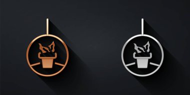 Asılı saksı ikonundaki altın ve gümüş bitkiler siyah arka planda izole edilmiş. Çiçek saksısı için el yapımı dekoratif makrome askılar, kapalı alandaki bitkiler. Uzun gölge tarzı. Vektör.