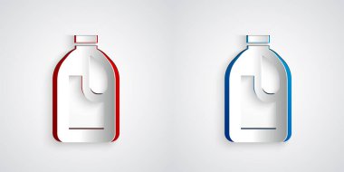 Kağıt kesiği Plastik şişe çamaşır deterjanı, çamaşır suyu, bulaşık deterjanı ya da gri arka planda izole edilmiş başka bir temizlik maddesi. Kağıt sanatı tarzı. Vektör.