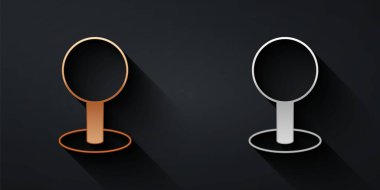 Siyah arka planda altın ve gümüş itme simgesi var. Raptiye işareti. Uzun gölge tarzı. Vektör.