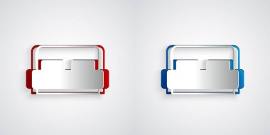 Kağıt kesiği otel odası yatak ikonu gri arka planda izole edilmiş. Kağıt sanatı tarzı. Vektör.